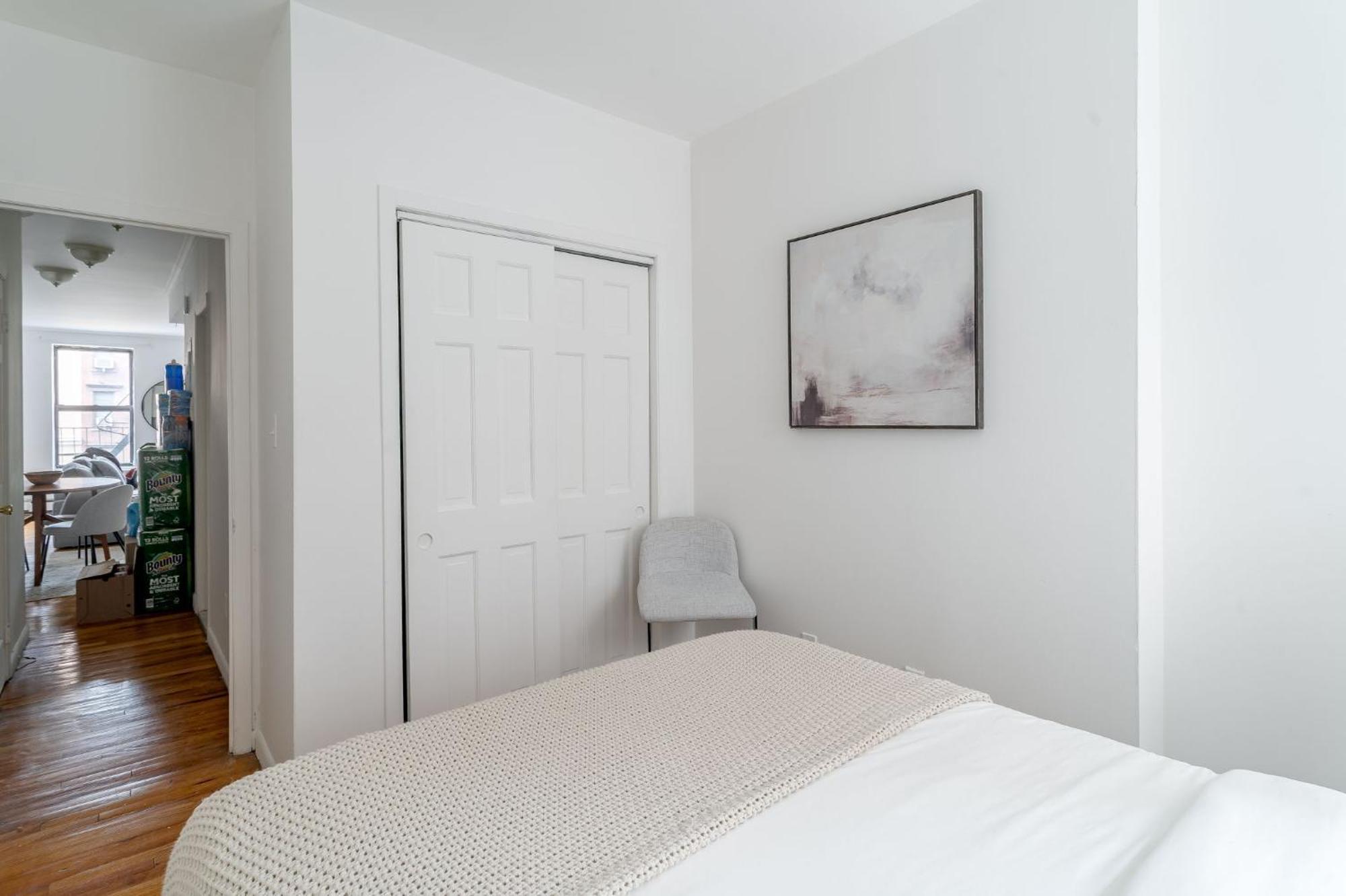 And Cozy 3br 1ba Escape In Hells Kitchen Close To Times Square Apartment New York