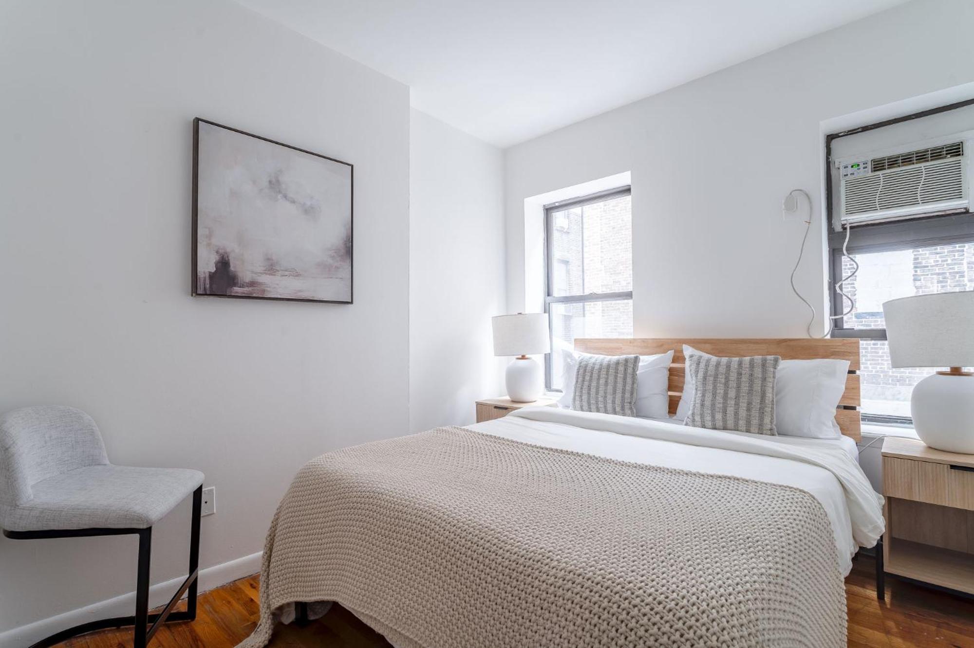 And Cozy 3br 1ba Escape In Hells Kitchen Close To Times Square New York