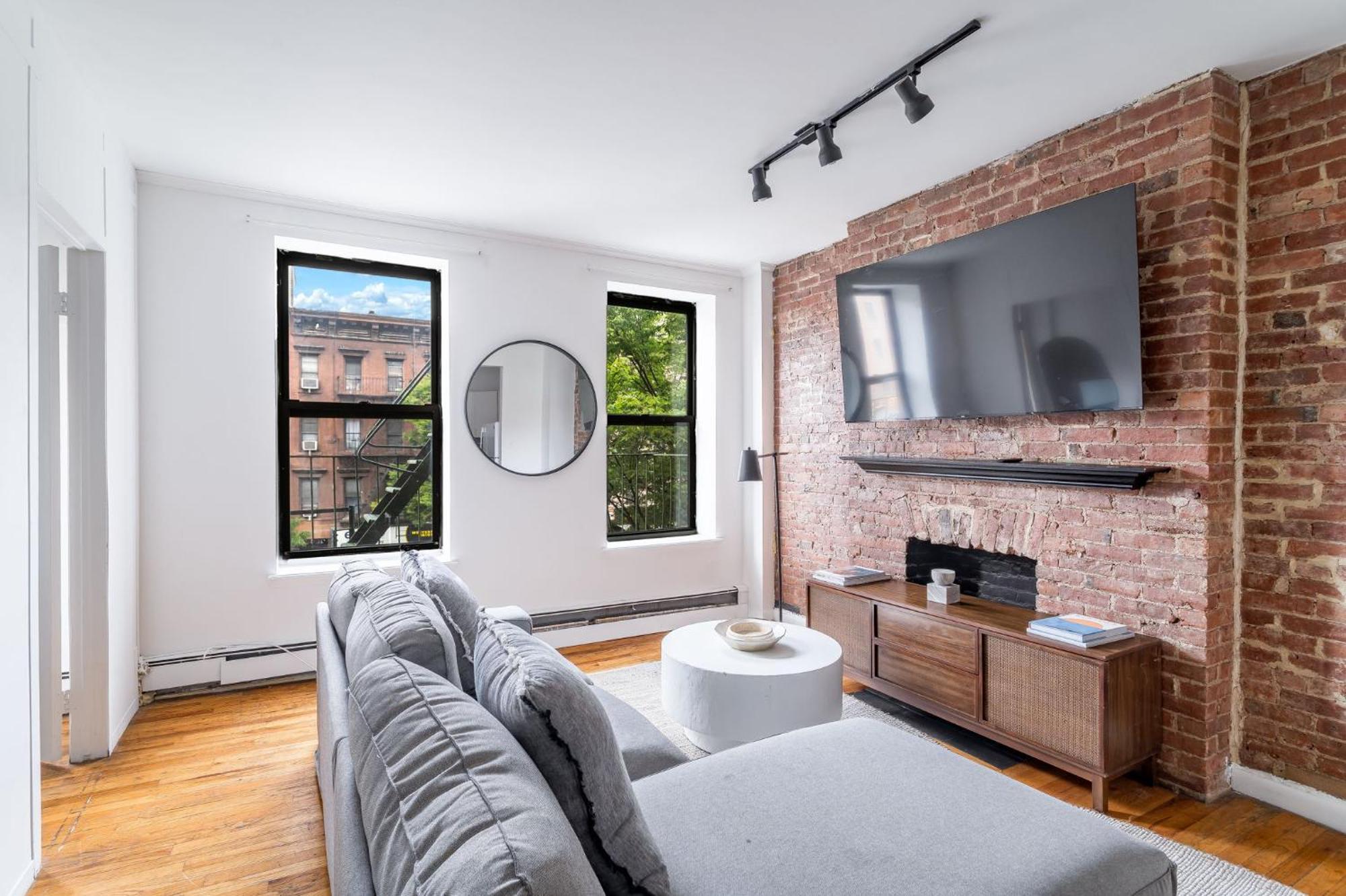 And Cozy 3br 1ba Escape In Hells Kitchen Close To Times Square Apartment New York