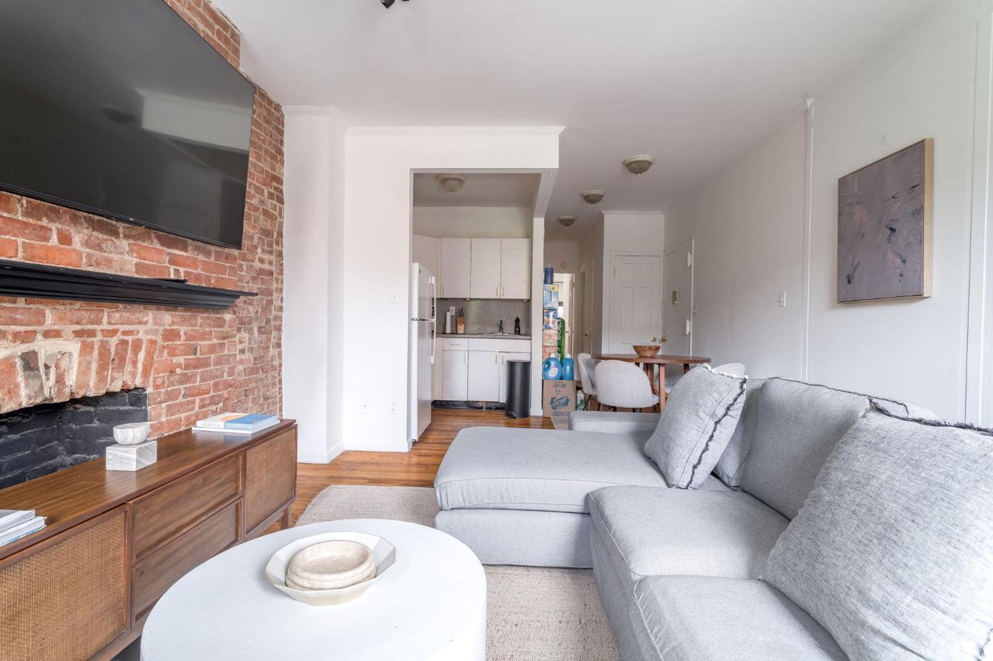 And Cozy 3br 1ba Escape In Hells Kitchen Close To Times Square Apartment *