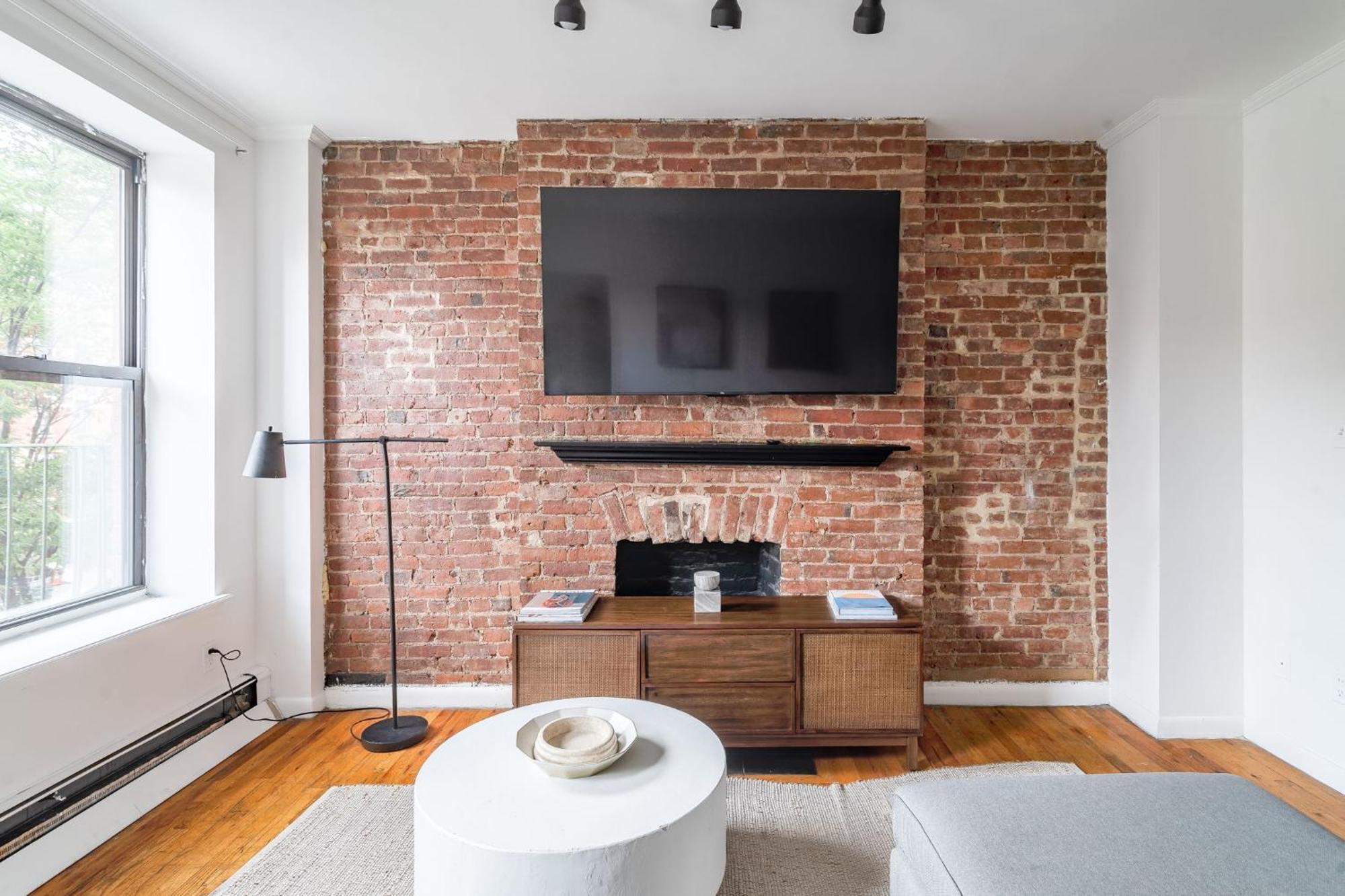 And Cozy 3br 1ba Escape In Hells Kitchen Close To Times Square New York